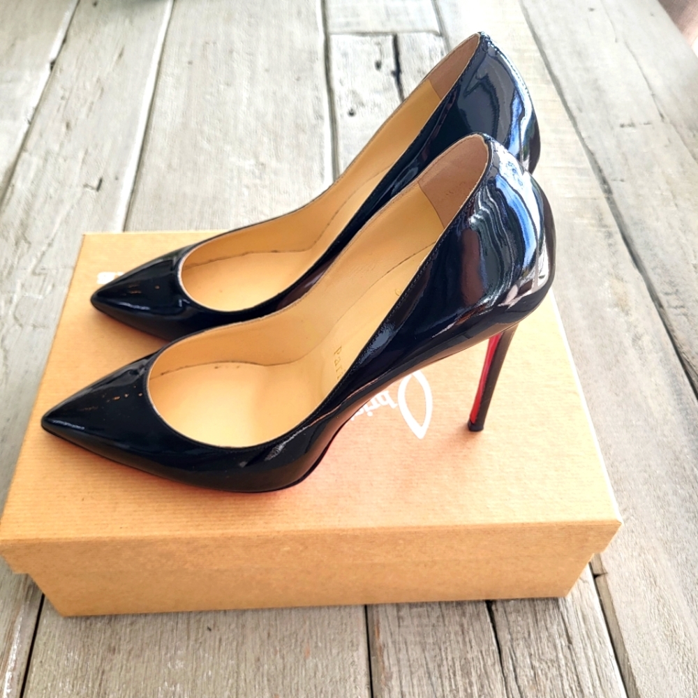 CHRISTIAN LOUBOUTIN Pigalle BLACK patent Size 39 EU